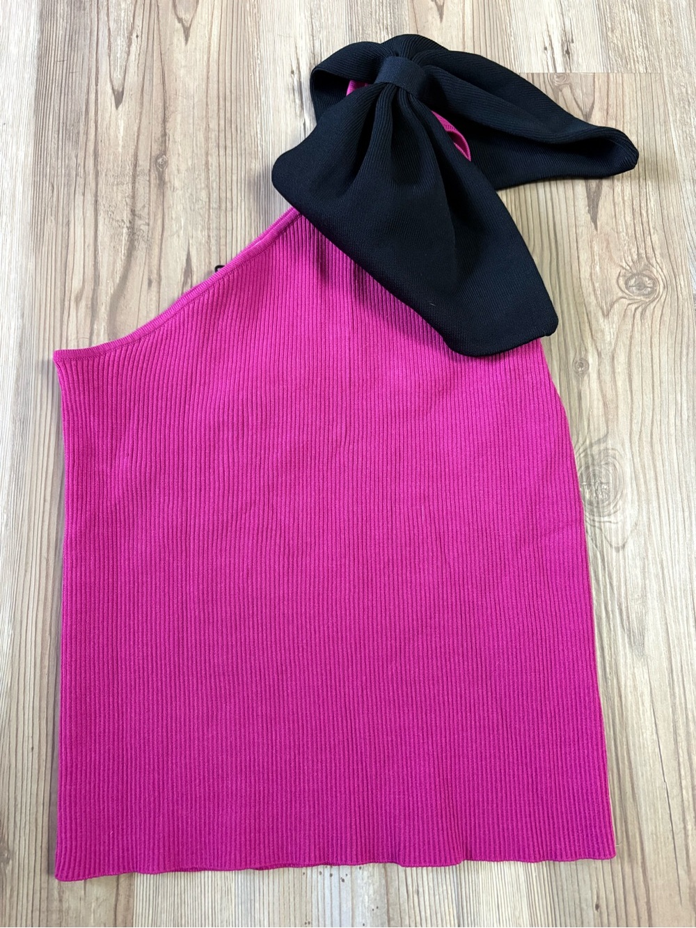 Zara One-Shoulder Fuchsia Ribbed Shirt with Black Bow Detail Size Medium